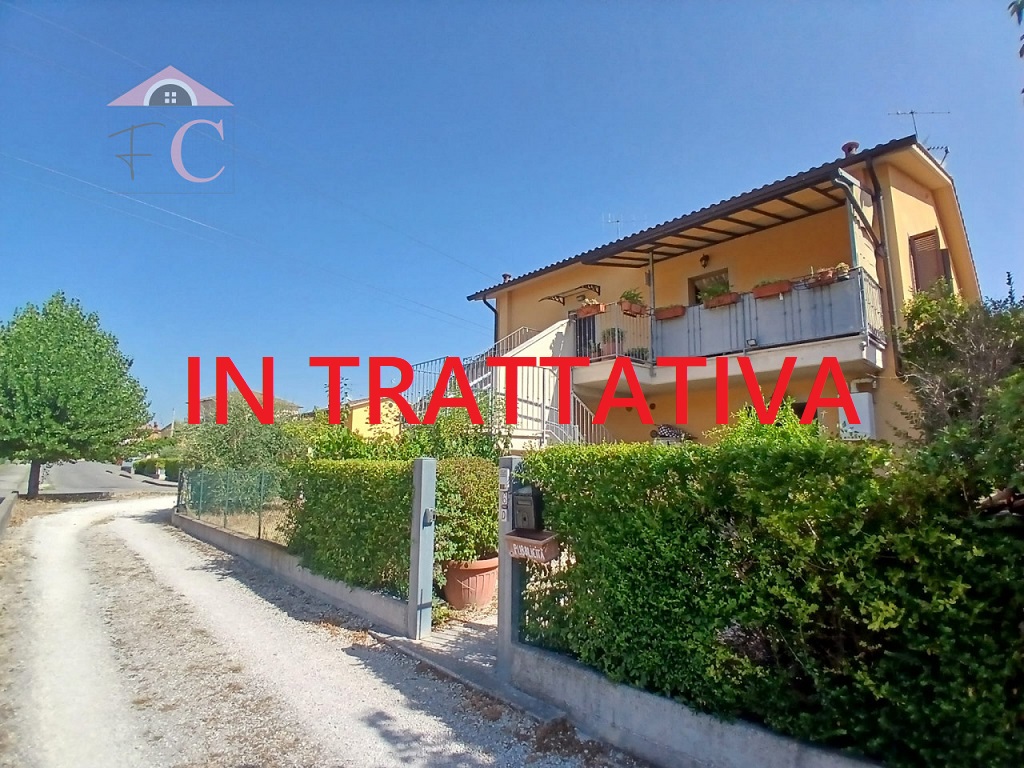 NARNI SCALO: Recente costruzione con giardino e cantina