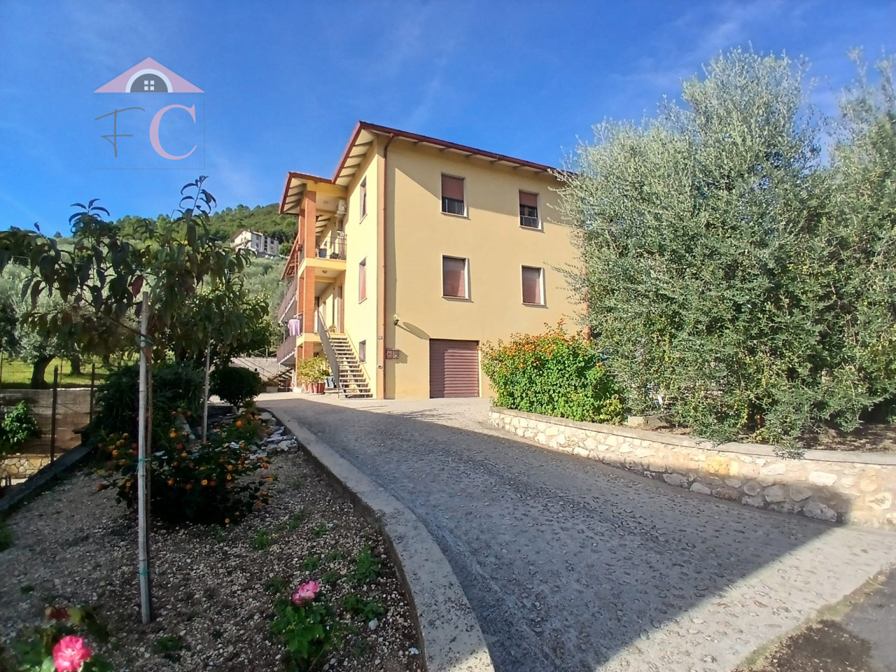 CIGLIANO:Appartamento con garage e terreno