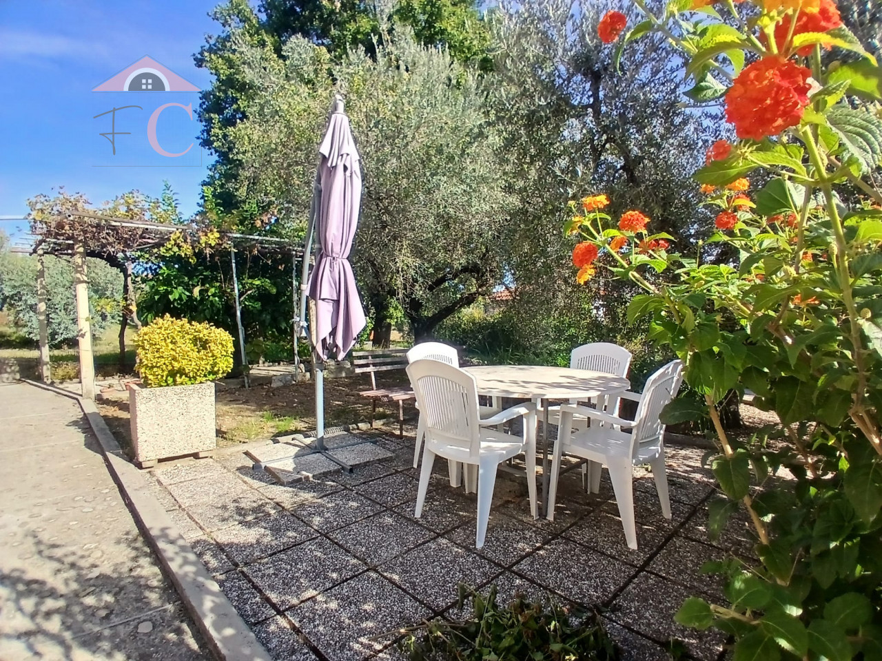 CIGLIANO:Primo piano con giardino,garage e cantina