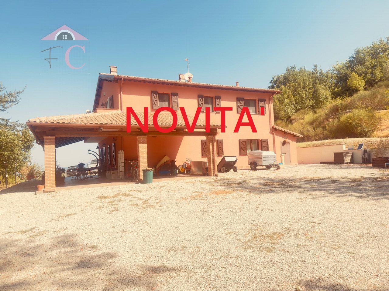 Villa di recente costruzione con piscina