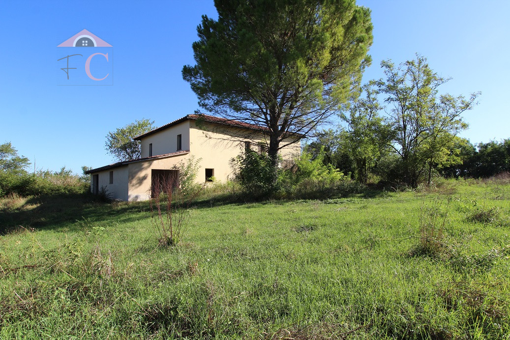 Narni: Immersa nel verde Casale con vista mozzafiato