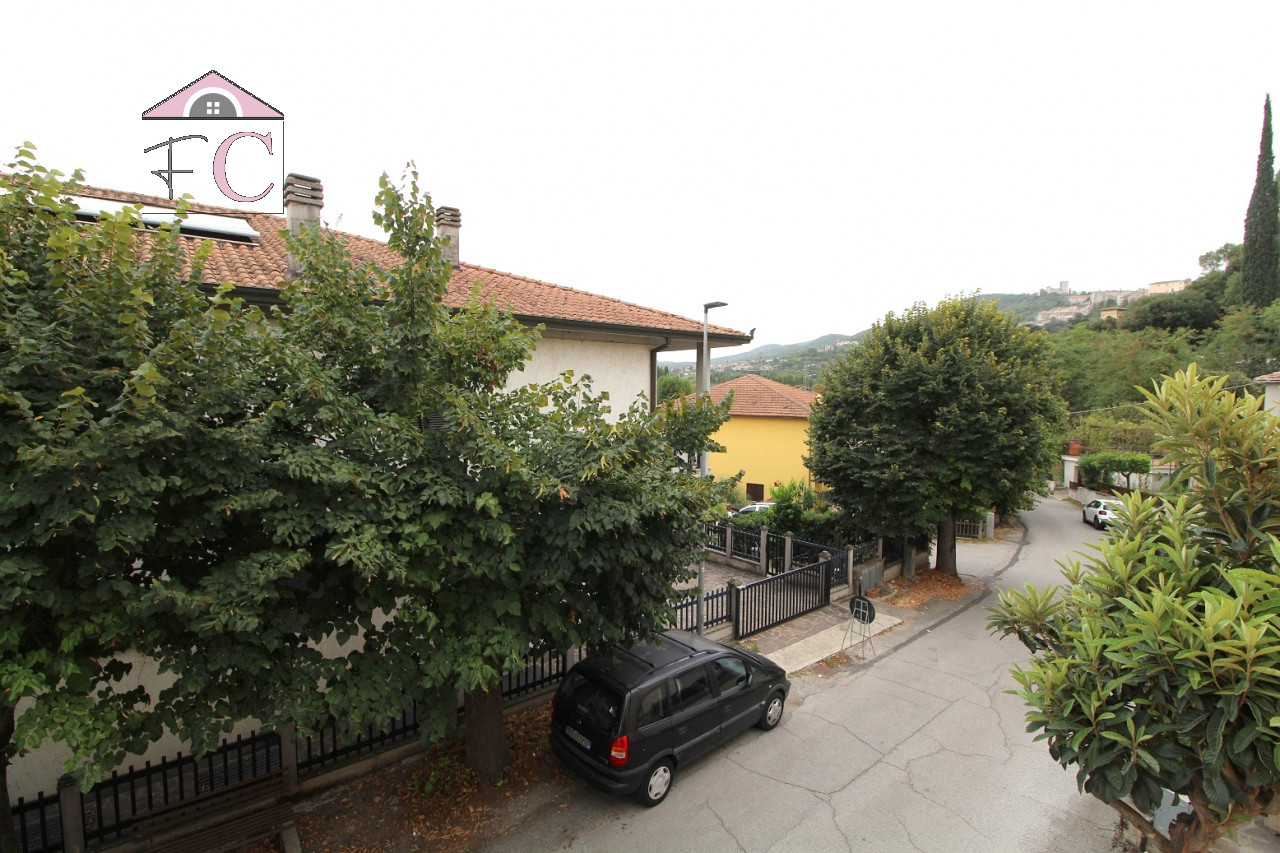 Narni Scalo:Duplex ristrutturato con posto auto