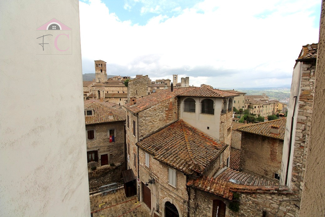 Narni Centro Storico: Trilocale con cantina