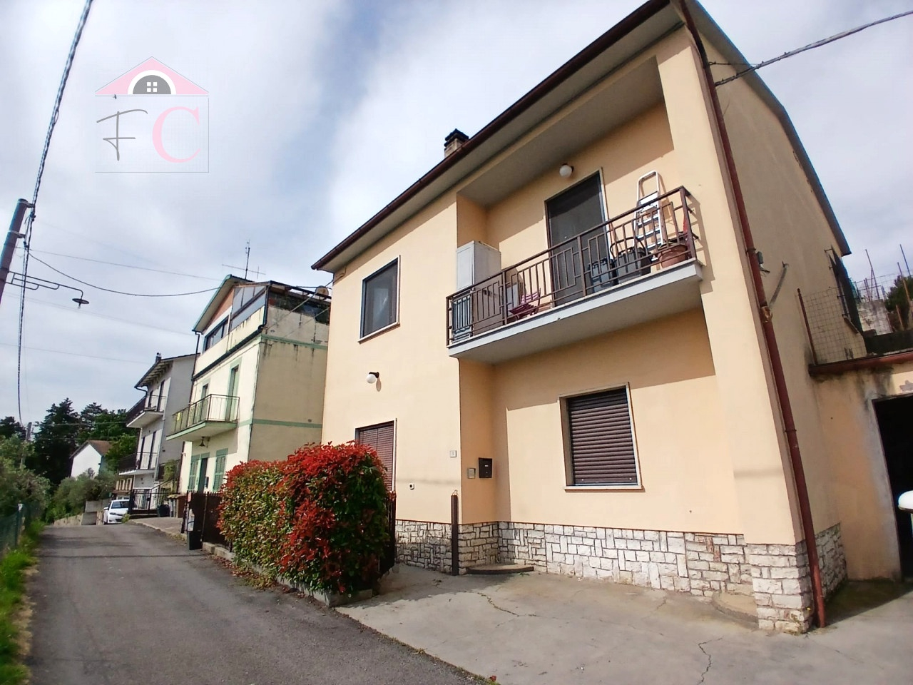 Narni Scalo: Casa singola con corte esterna e garage