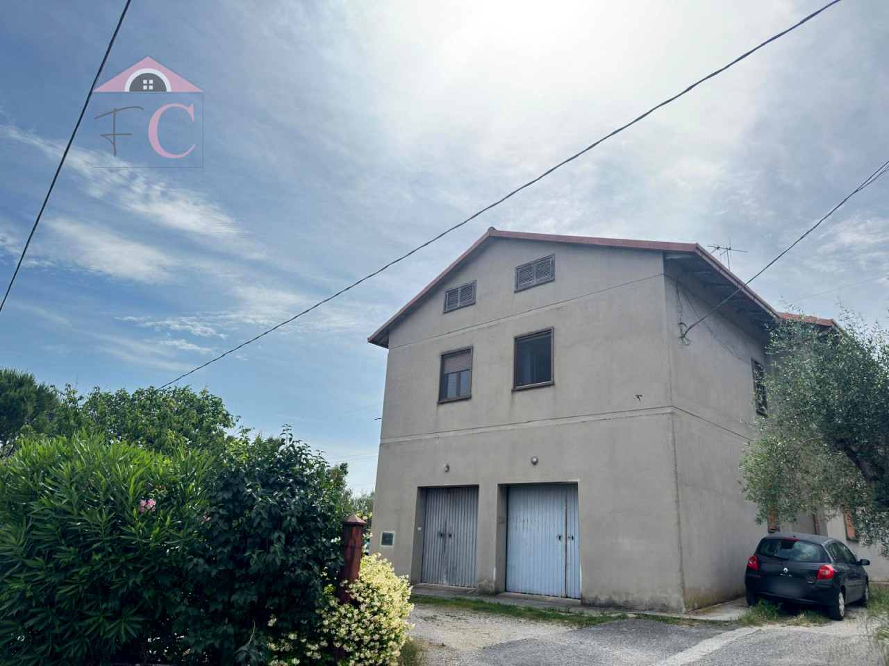 Cigliano:Mansarda con cantina,p.auto e corte