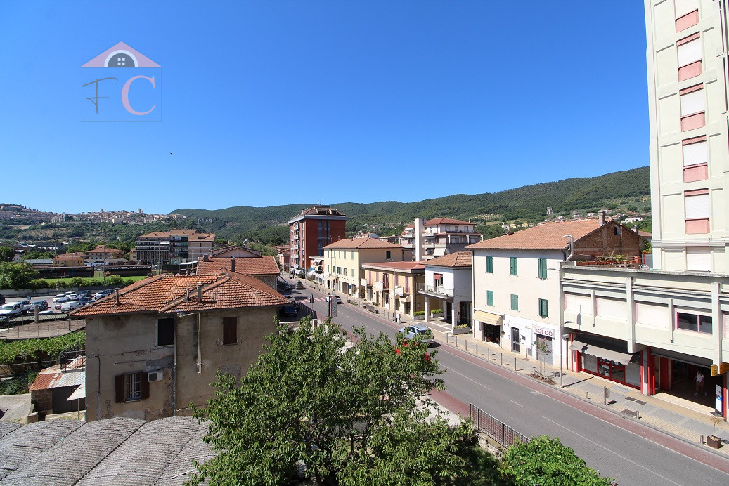 Narni Scalo: Appartamento con balcone e posto auto 