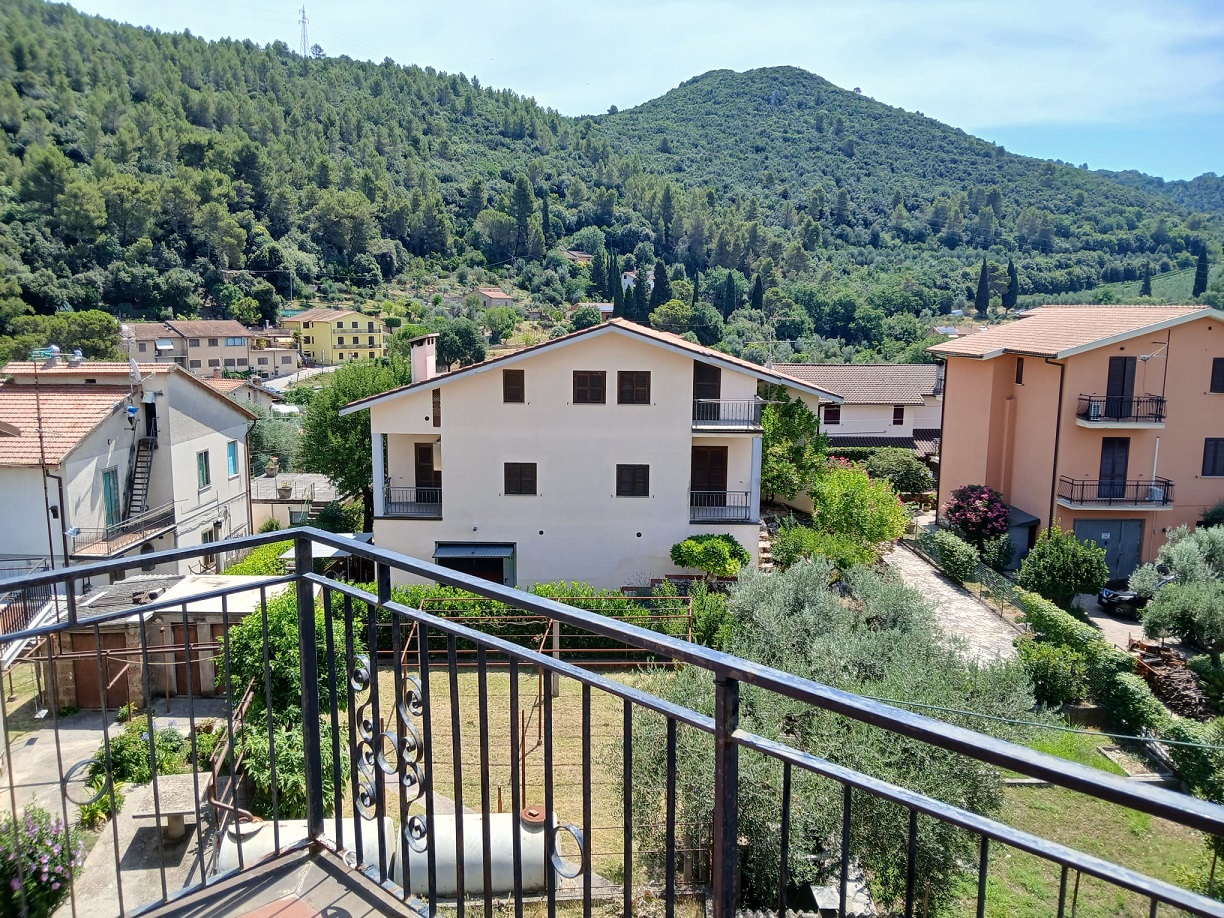 NARNI:Primo piano panoramico con terrazza,giardino e garage